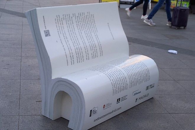 ¿Te imaginas sentándote en un libro?